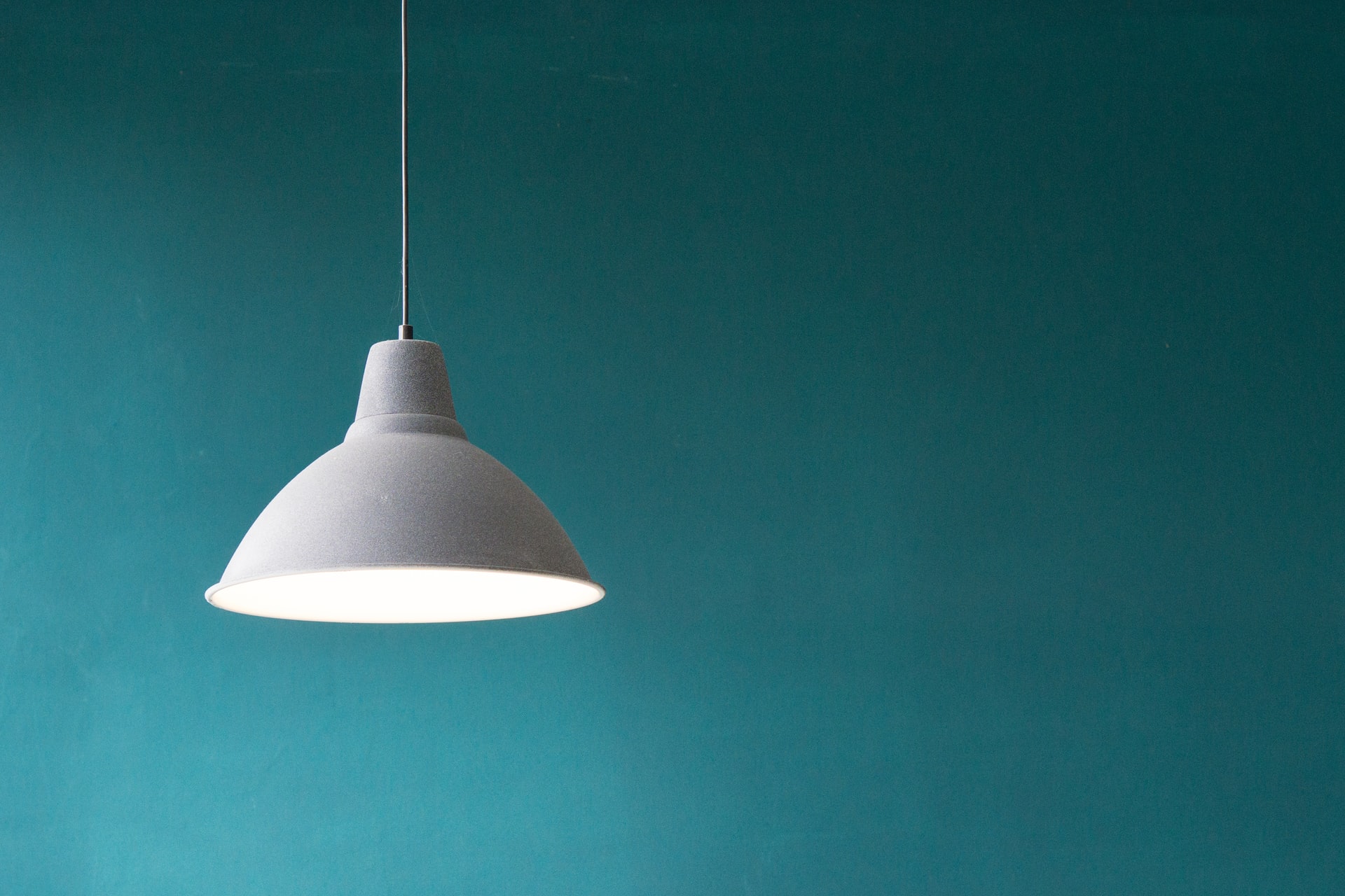 Forkæl dig selv med en klassisk Arne Jacobsen-lampe