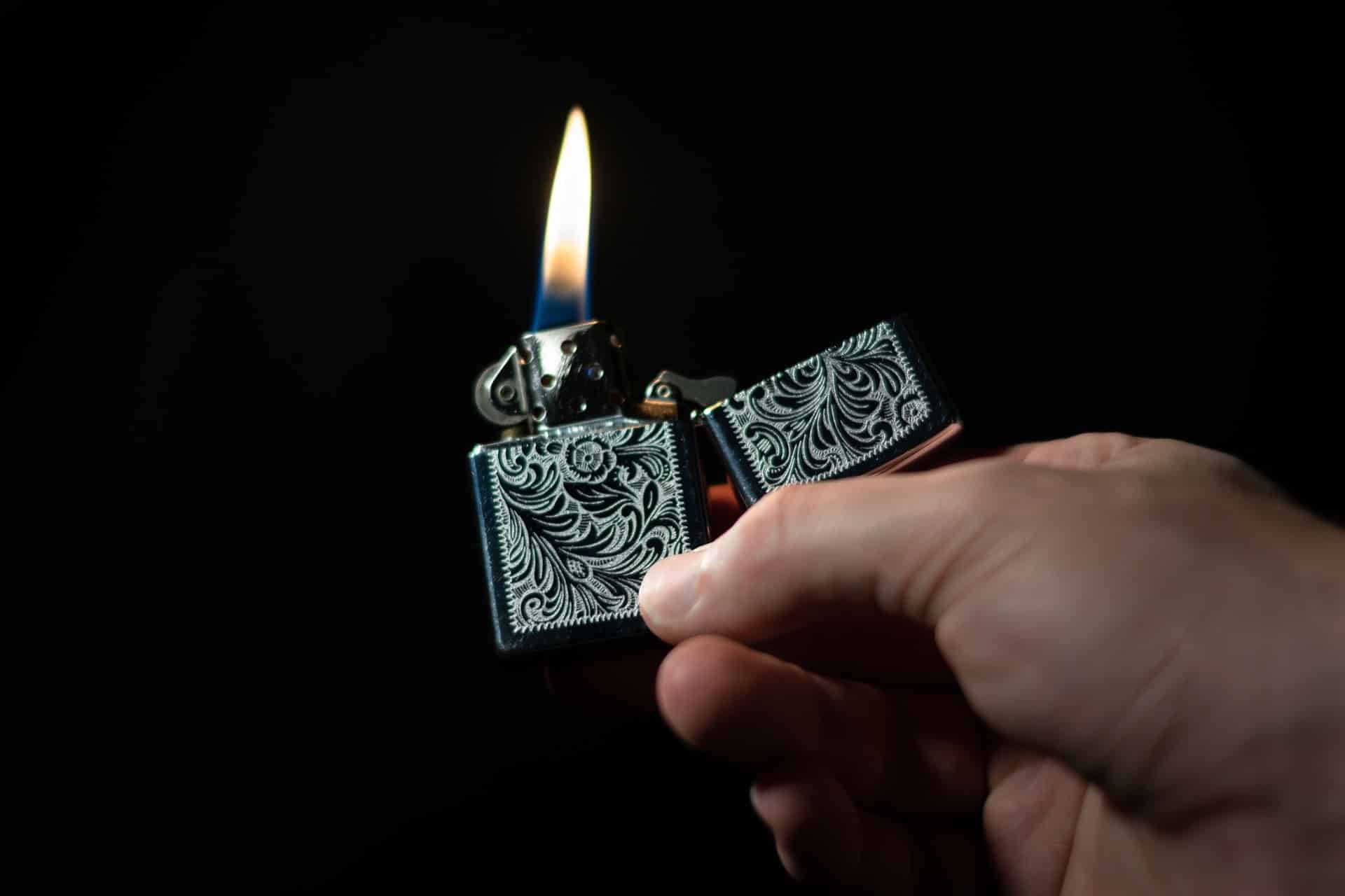 Opgradér rygeoplevelsen med en Zippo lighter